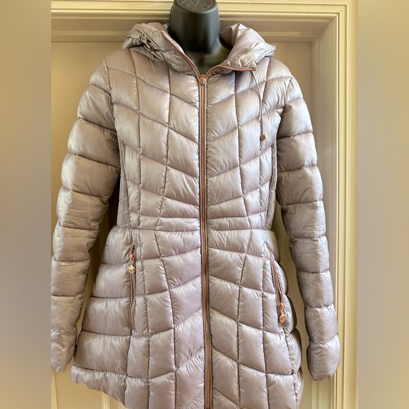 Women’s Beautiful Bernard pink/lavender hooded coat. Almost new. - Picture 2 of 6